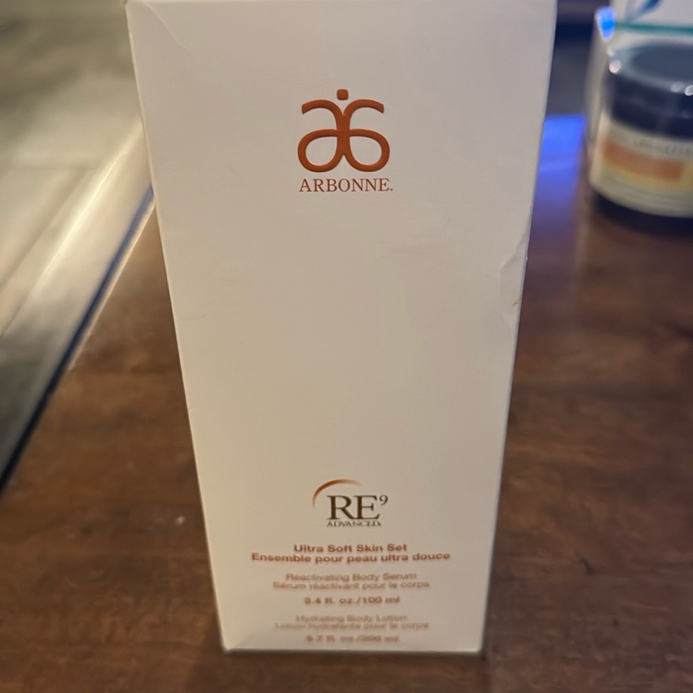 NWT Arbonne RE9 Ultra Soft Skin Set